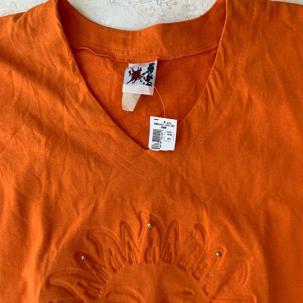 Fun Orange Sun Embossed V-Neck T-Shirt NWT SZ XLG - Picture 5 of 5